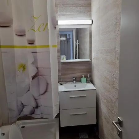 Garsoniera Adriana * Mangalia