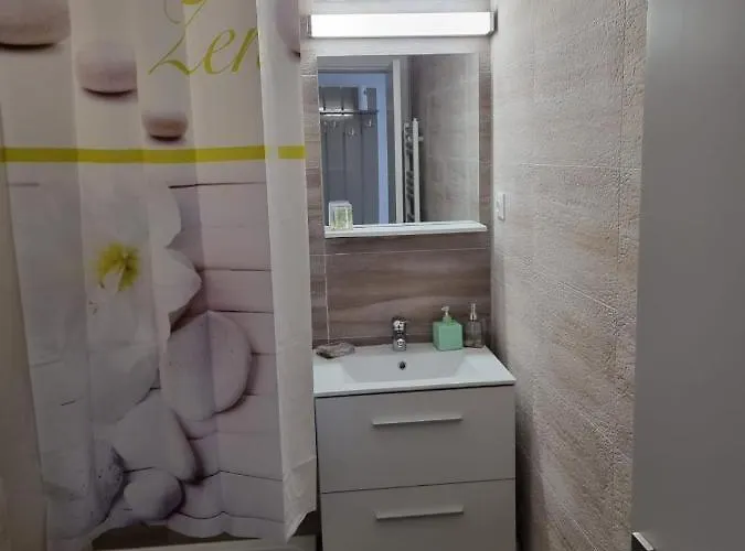 Garsoniera Adriana * Mangalya